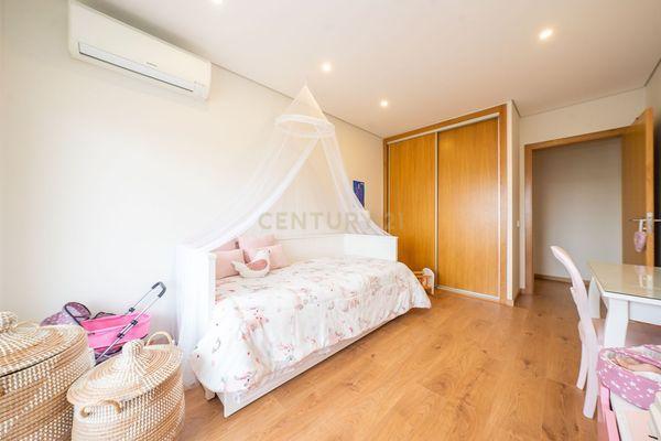 Apartamento T3 construído em 2019, com Varanda e Parqueamento, em Setúbal - Image 30