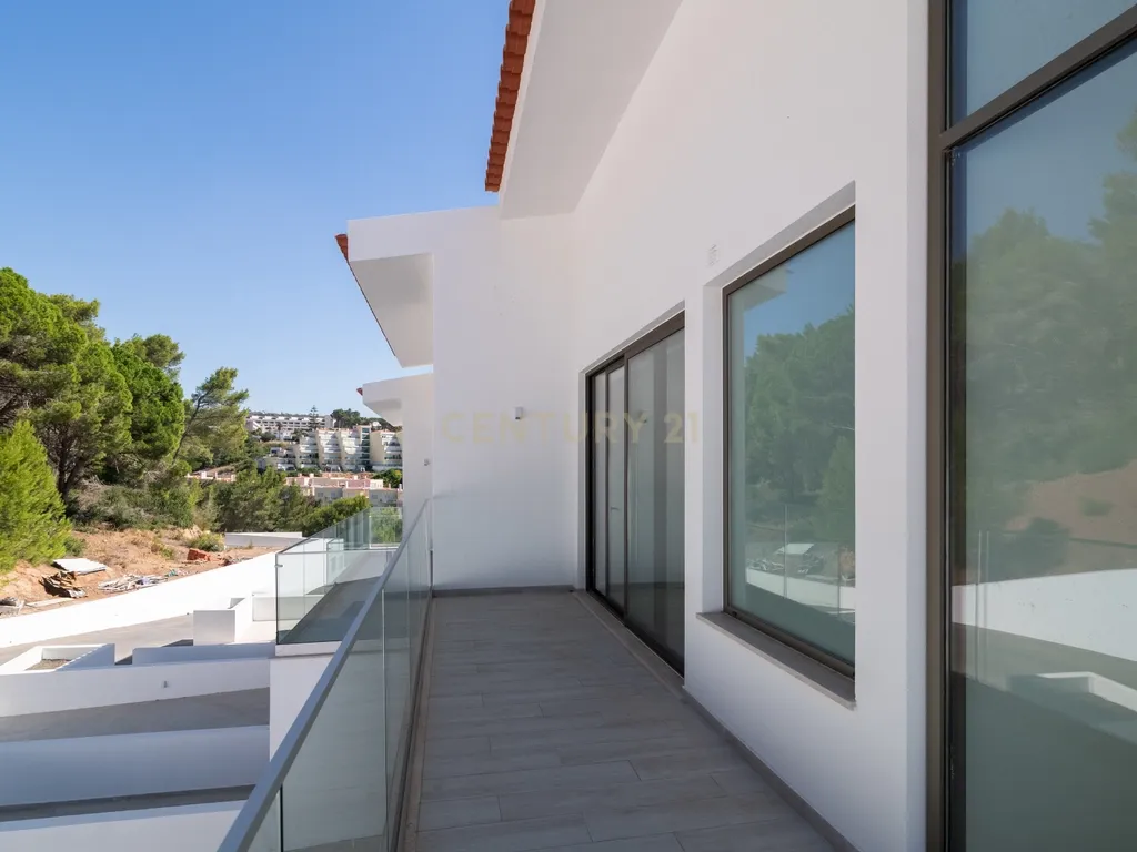 Condomínio Villas d’Ouro – Exclusividade e Conforto no Coração de Sesimbra - Image 47