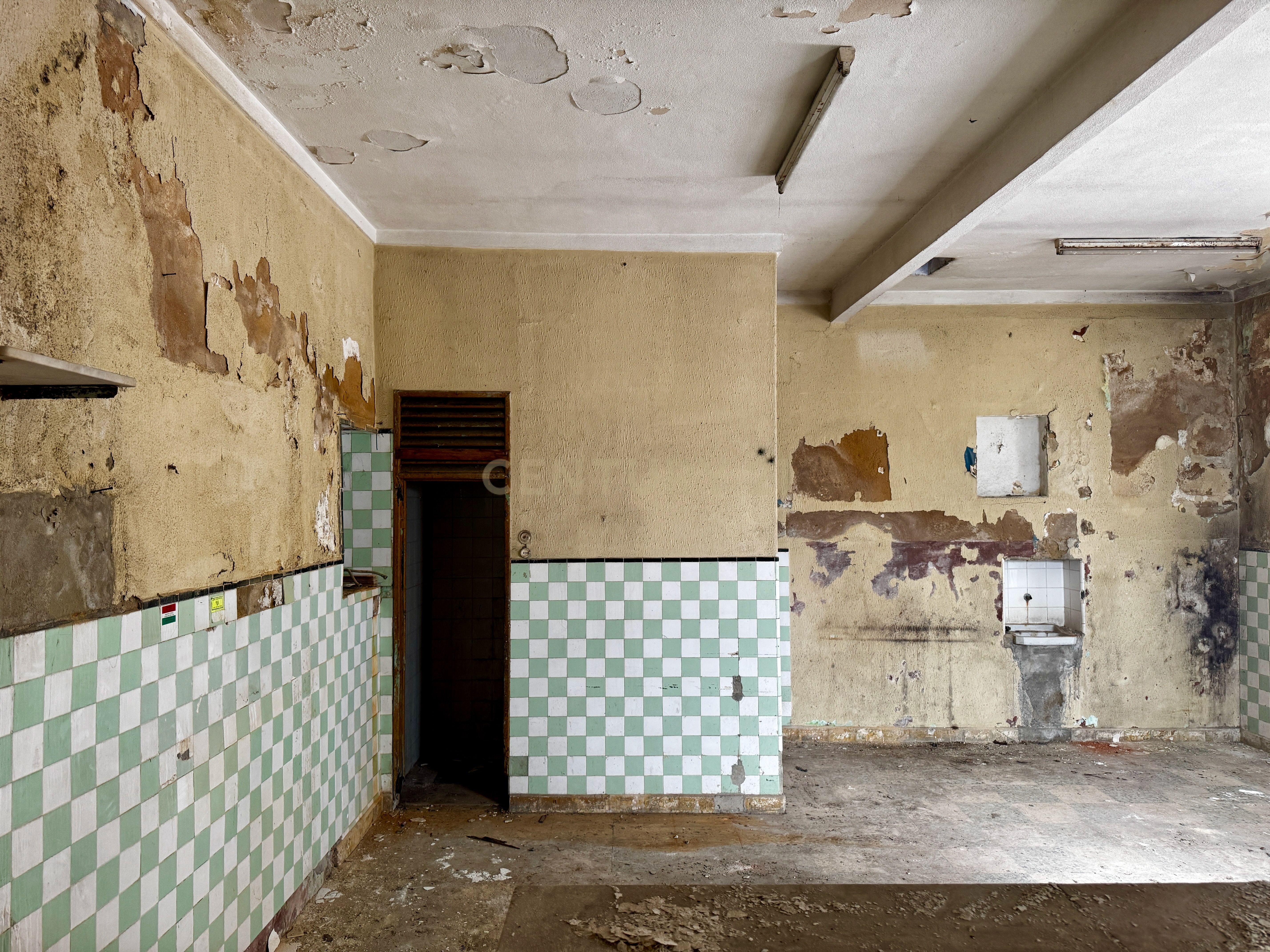 Fotografia 5 de Comércio com Projeto de Arquitetura Incluído para Conversão em T1+1 | Centro de Setúbal