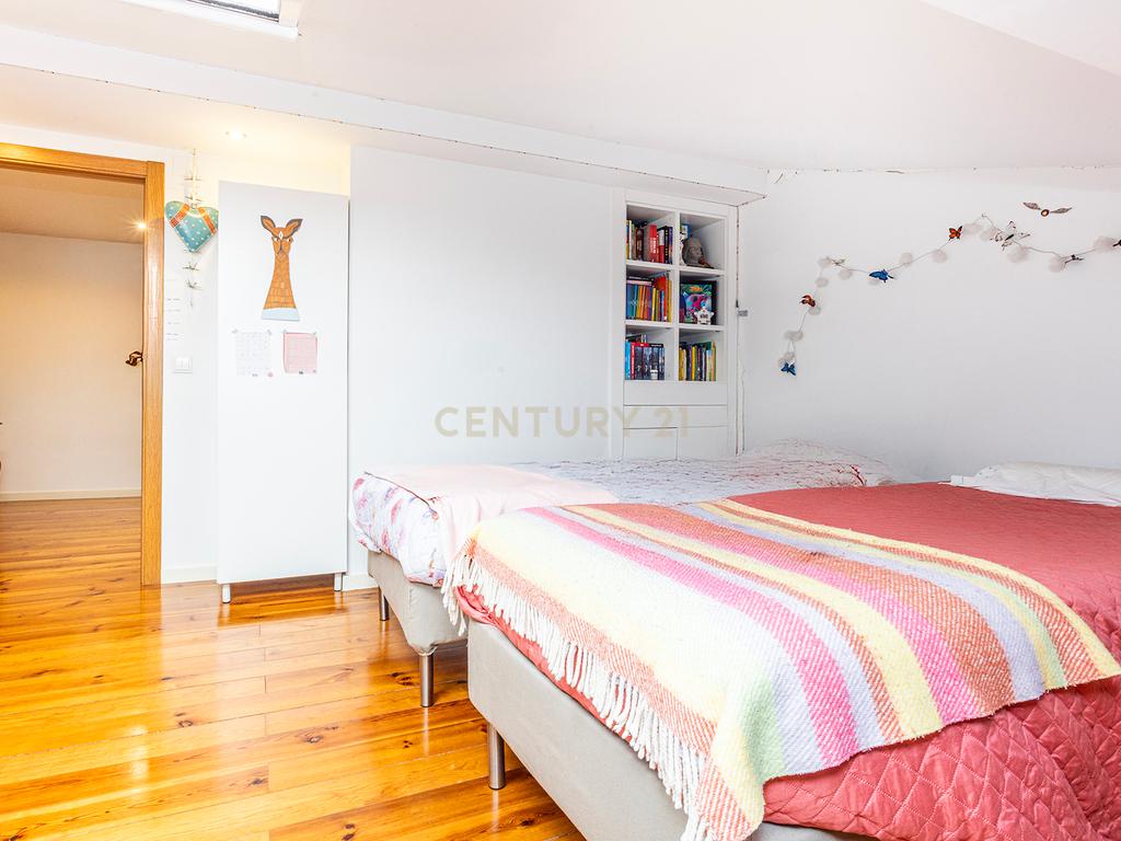 Apartamento T4 Duplex Renovado em Arroios, Lisboa - Image 19
