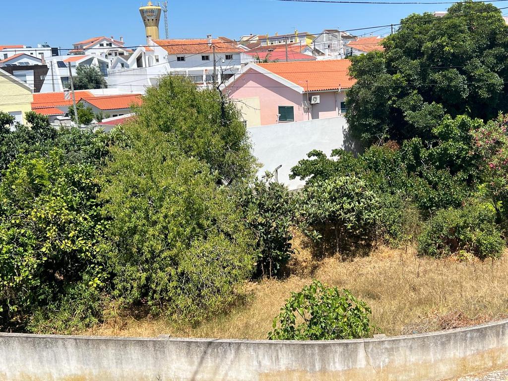 Terreno Urbano com 310 m2 na Charneca de Caparica - Image 3