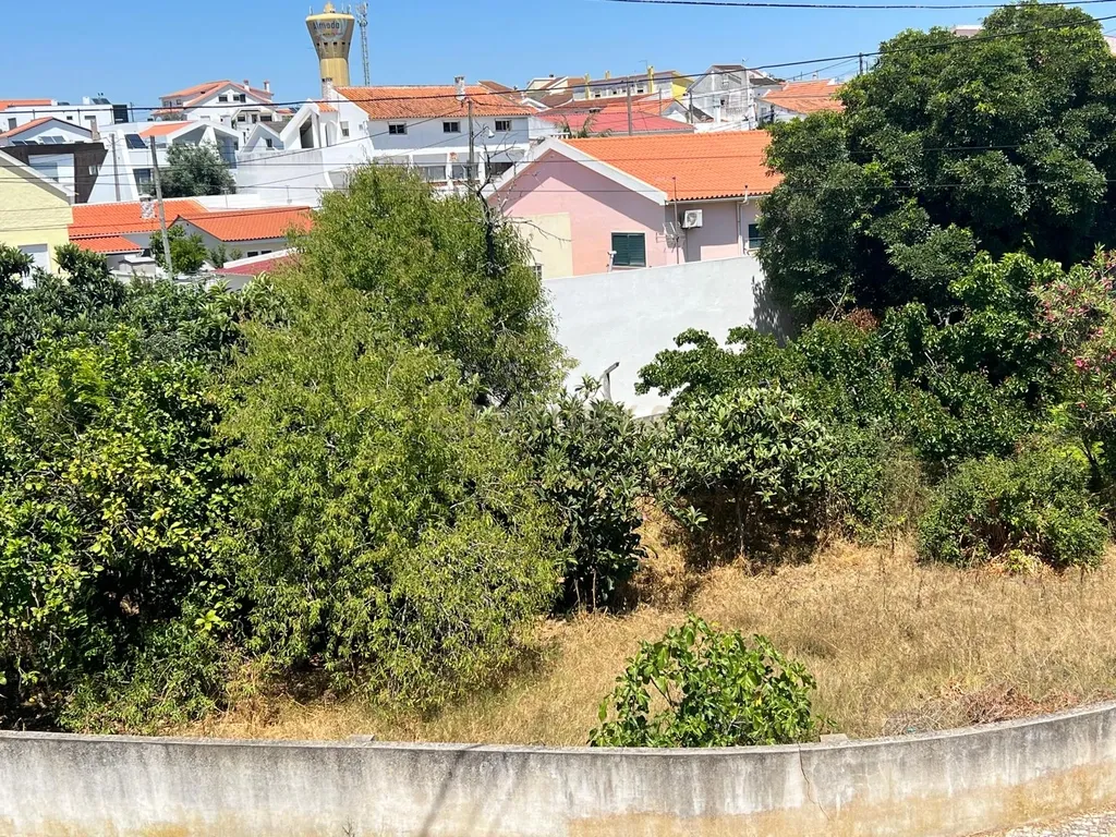 Terreno Urbano com 310 m2 na Charneca de Caparica - Image 3