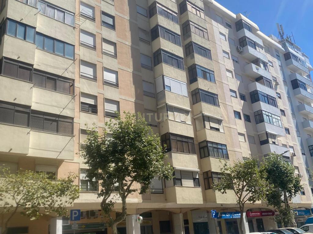 Apartamento T2 com Vista Panorâmica em Barreiro - Image 26