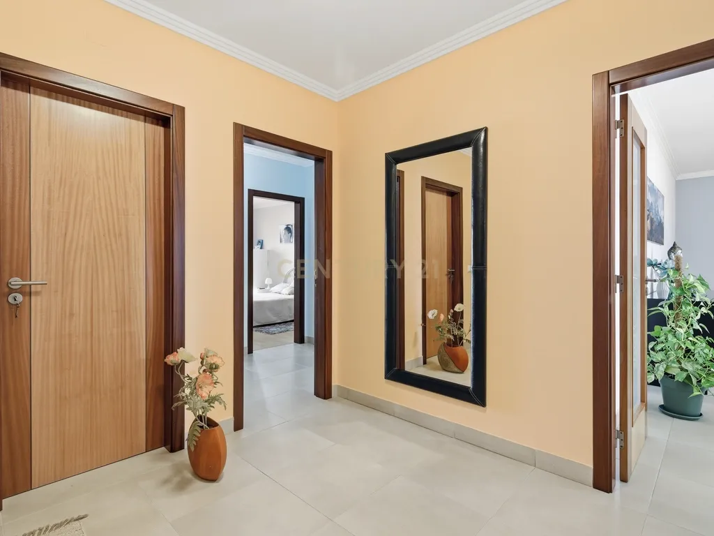 Apartamento T3 com terraço e churrasqueira – Merceana, Alenquer - Image 13