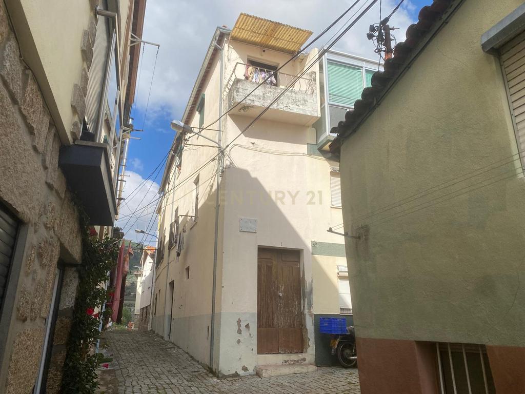 Prédio Urbano com Três T2 - Image 1