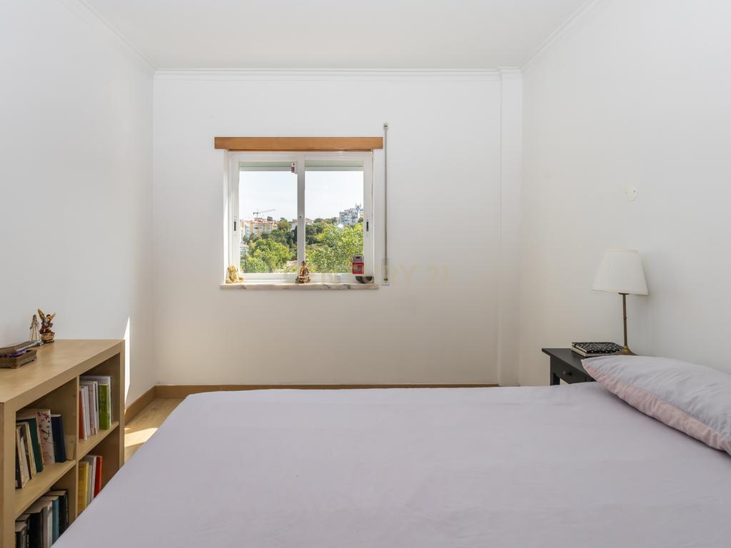 Apartamento T1+1 - Sobreda - Image 17