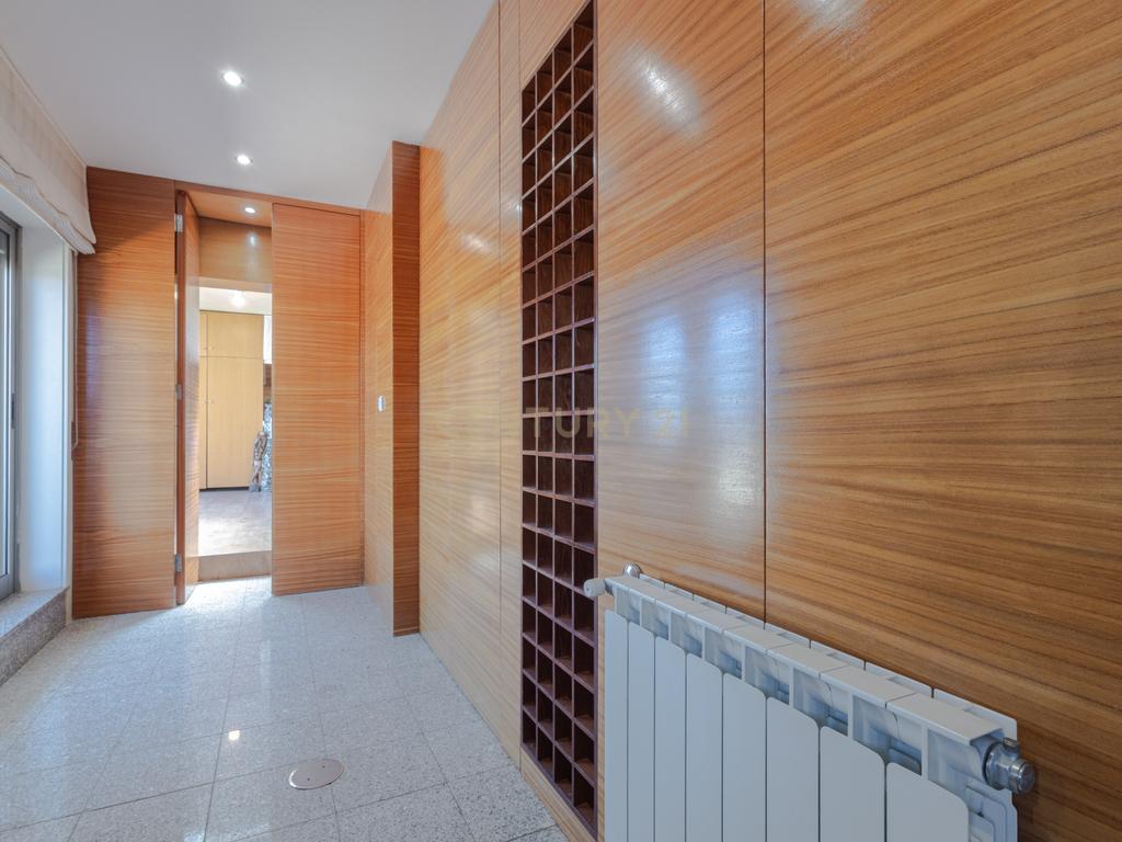 T4 com terraço de 120m² e vistas de mar e rio | Canidelo - Image 6