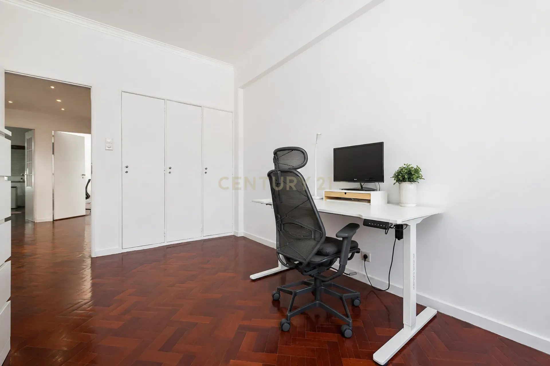 Fotografia 9 de APARTAMENTO T2|VARANDA|BENFICA|Rua José da Purificação Chaves