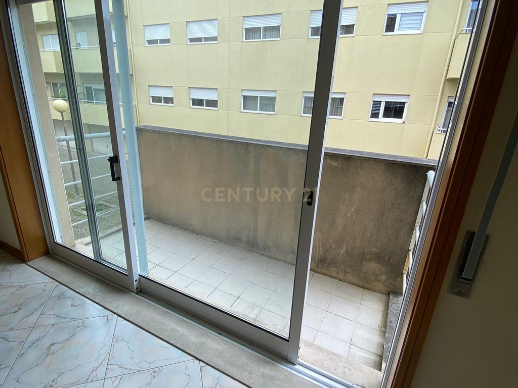 Apartamento T1 com Varanda e Garagem,  Águas Santas, Maia  - Image 9