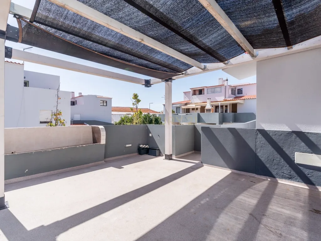 T4 Duplex totalmente renovado no Bairro do Progresso – Silves - Image 30