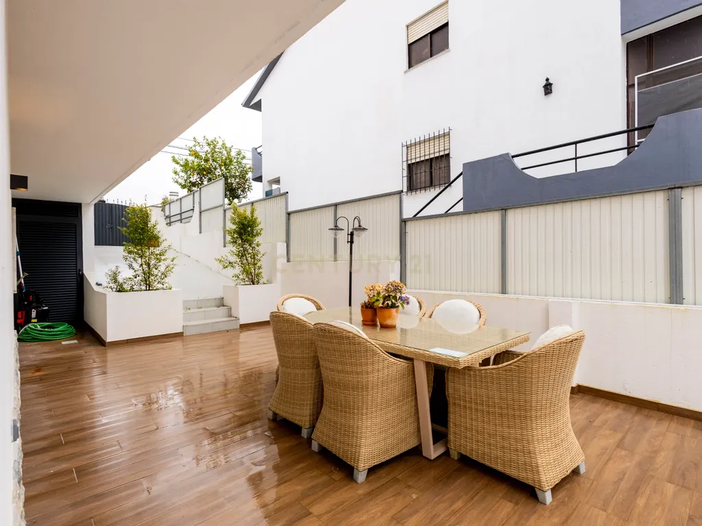 Moradia de Sonho na Charneca da Caparica – Elegância, Conforto e Localização Privilegiada - Image 101
