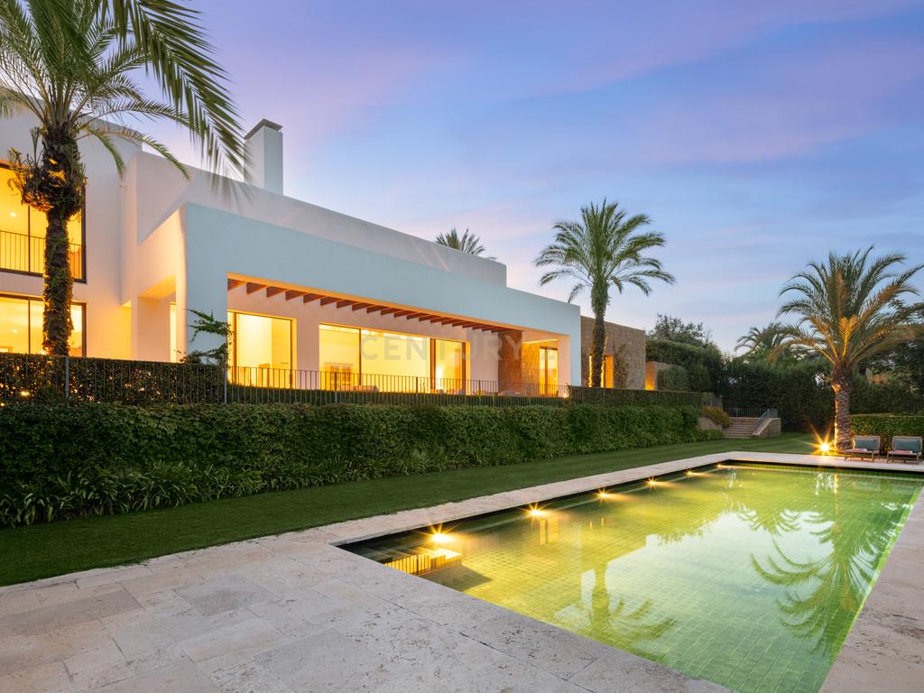 Villa Green 10: Elegância Contemporânea e Luxo à Beira do Golfe na Finca Cortesin - Image 3