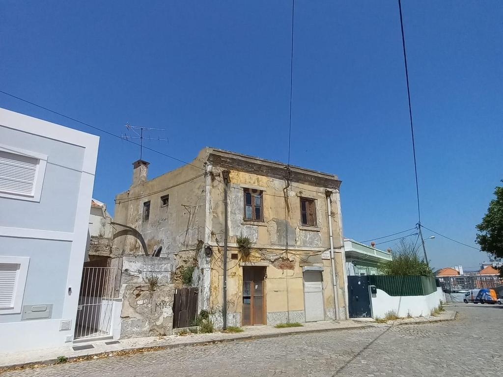 Prédio com logradouro, Trafaria, Almada - Image 1