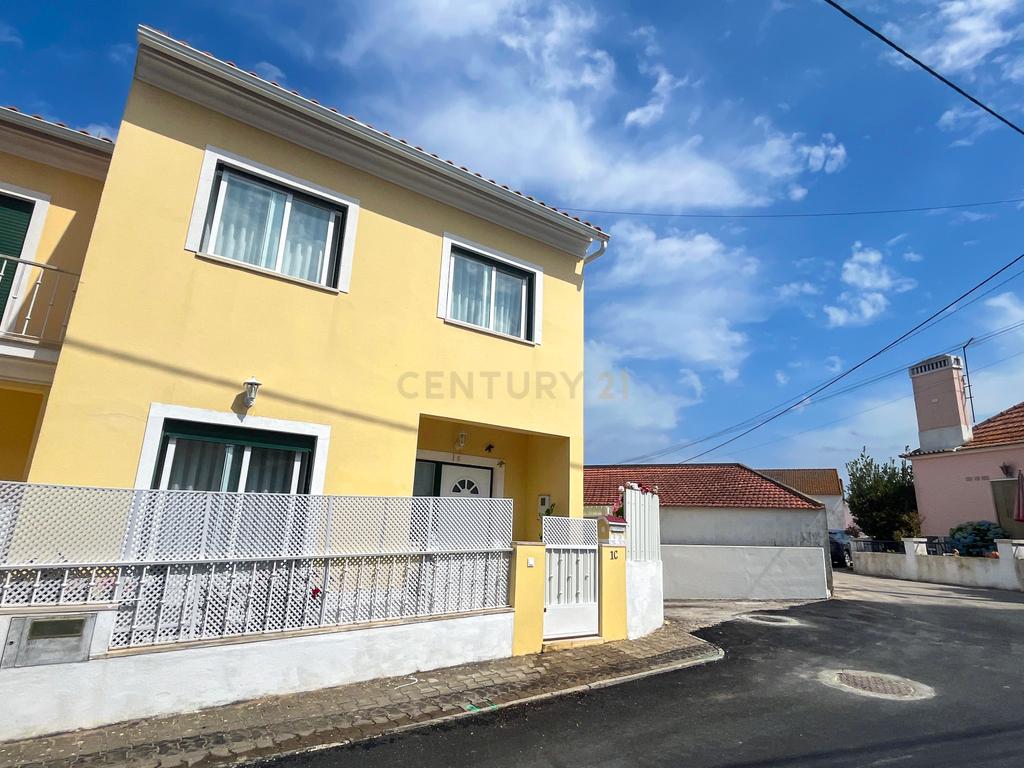 Moradia T2+1 Sobreiro, Mafra - Garagem Box - Image 1