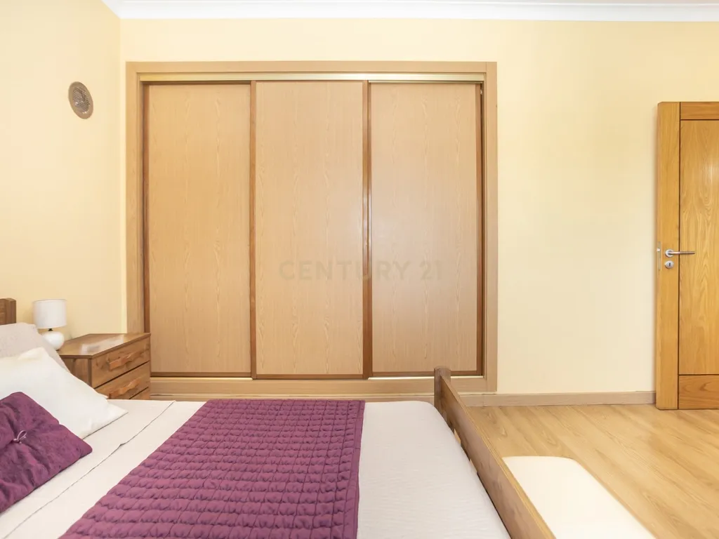 Moradia T4 em Setúbal | Conforto, Espaço e Privacidade - Image 40