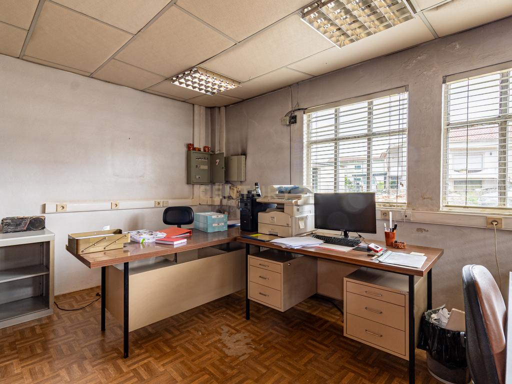 Armazem industrial com logradouro - Image 7