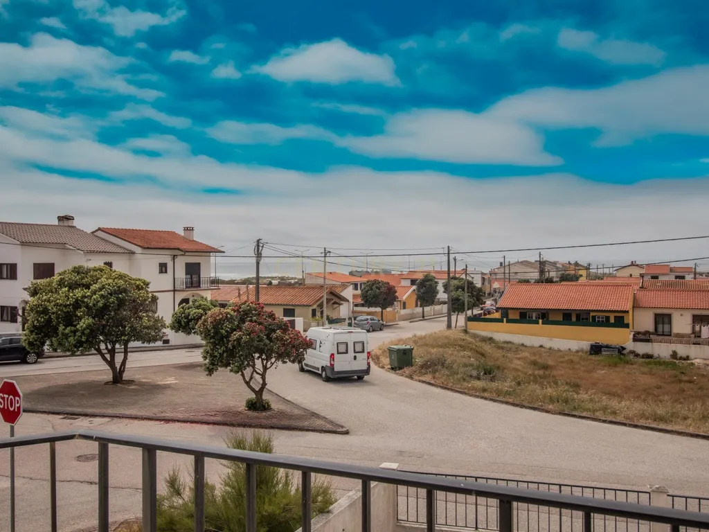 Moradia com vista mar, situada numa aldeia piscatória a 200m da praia - Image 31