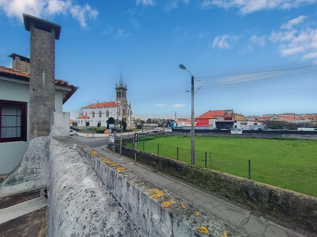 Moradia com Comércio em Amorim, Póvoa de Varzim - Uma Oportunidade Única! - Image 2
