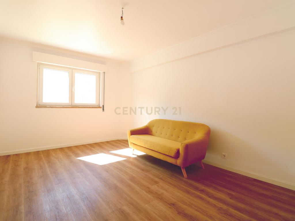 Apartamento T3 Remodelado na Avenida do Cristo Rei - ALMADA - Image 11