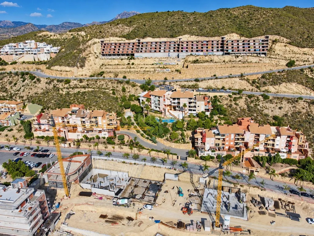 Apartamento totalmente renovado com terraço de 20 m² e piscina em Bonalba - Image 40