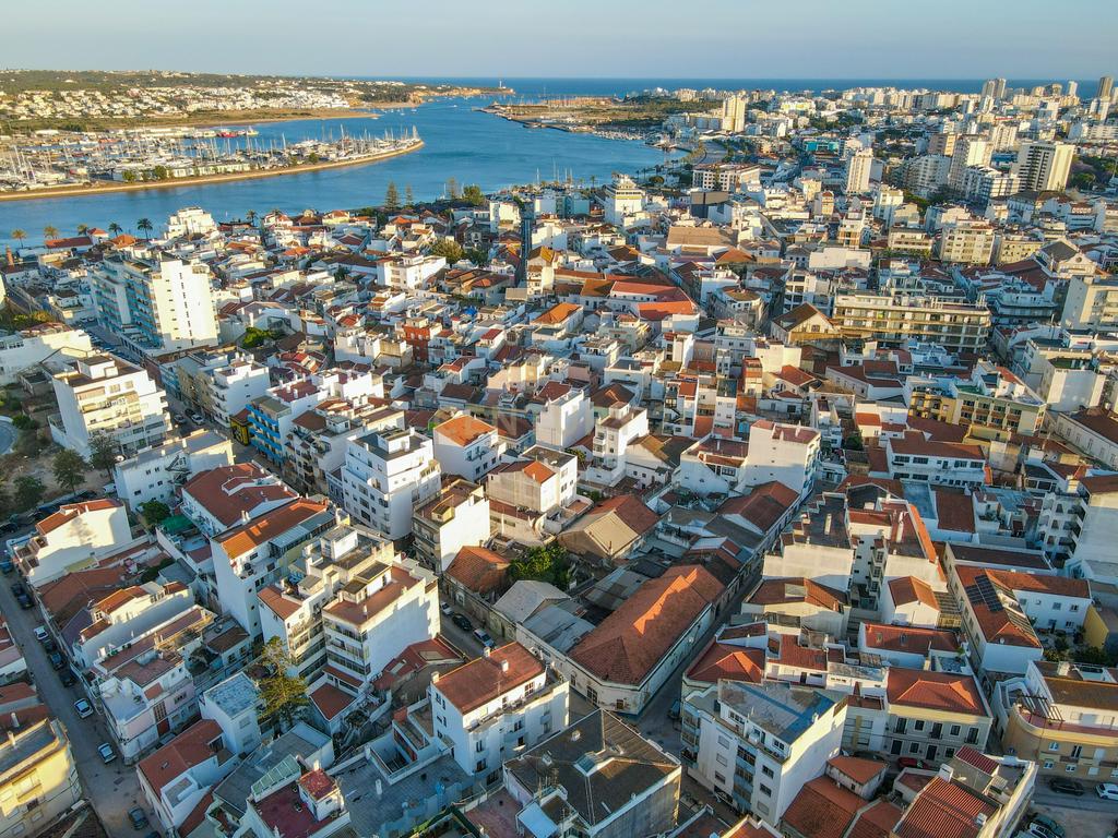 Ruína com 200m² no centro de Portimão - INVESTIMENTO - Image 11