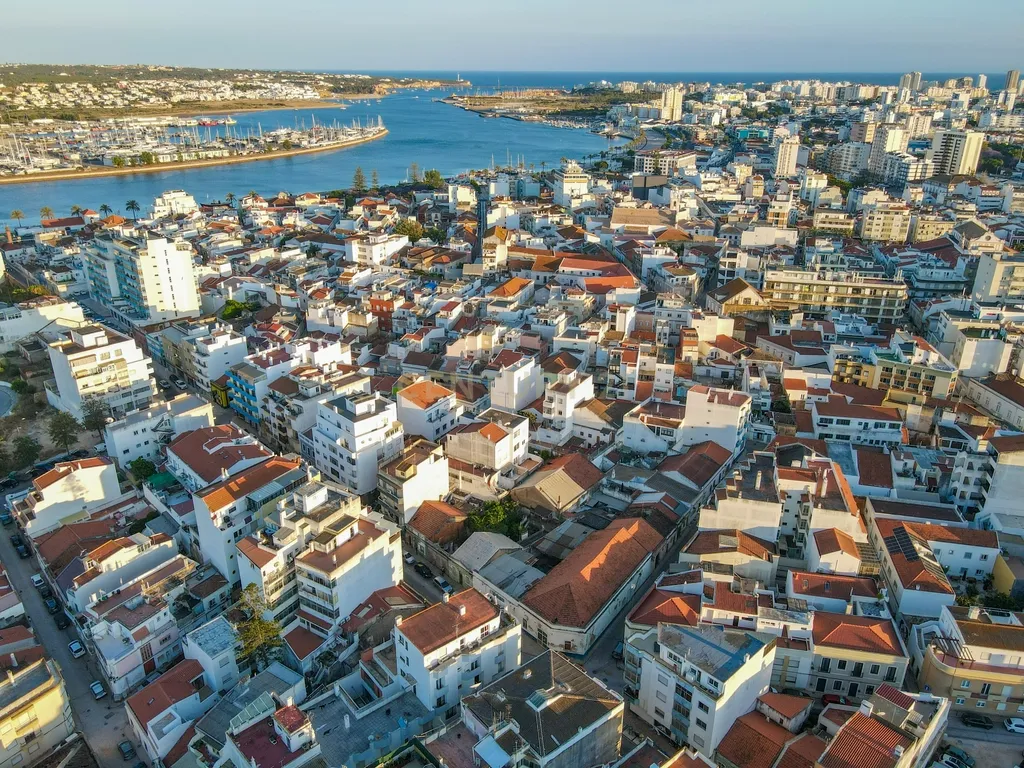Ruína com 200m² no centro de Portimão - INVESTIMENTO - Image 11