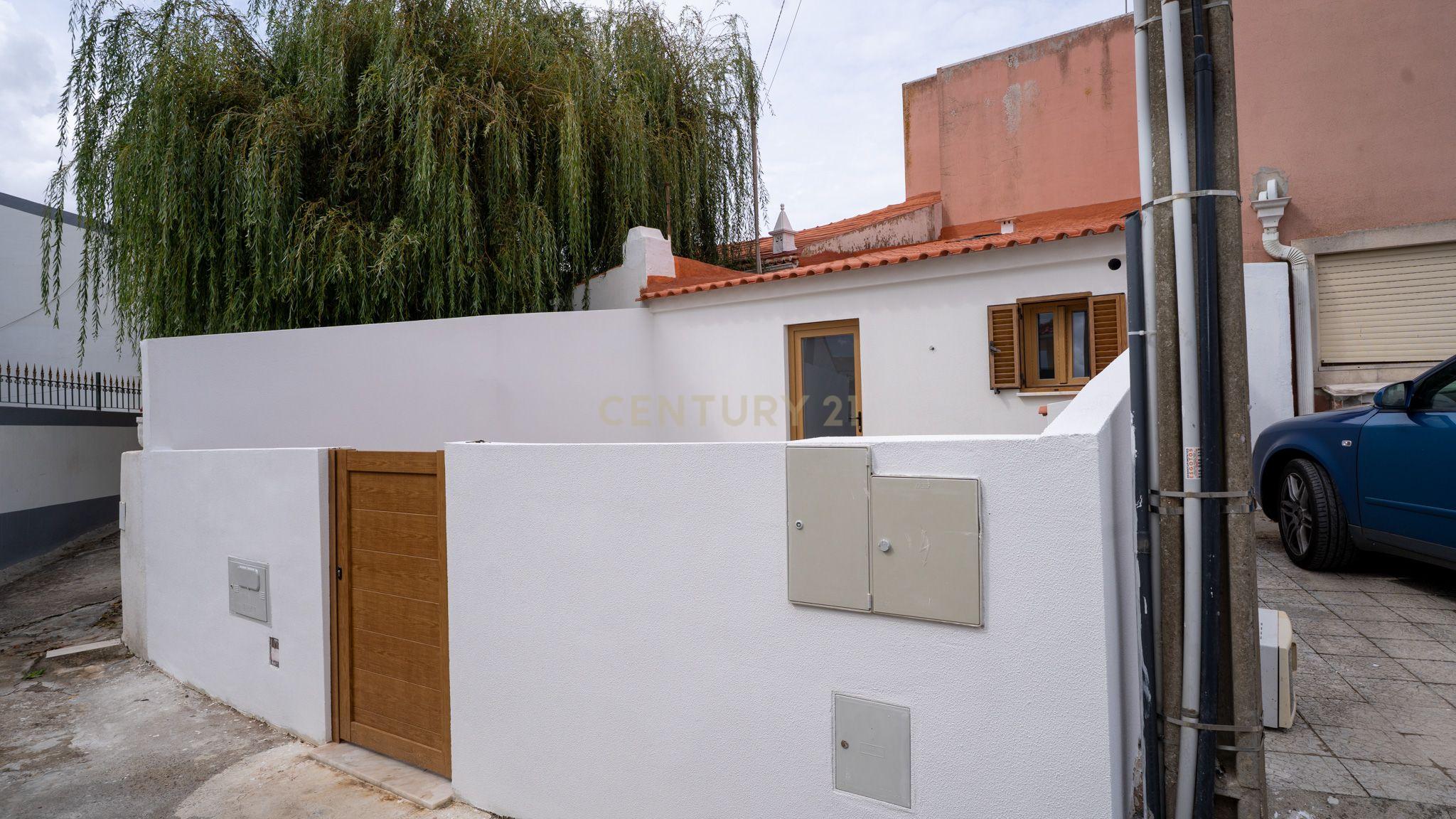 Fotografia 3 de Moradia totalmente remodelada em Santa Cruz- Póvoa de Penafirme – A 5 minutos das Praias!