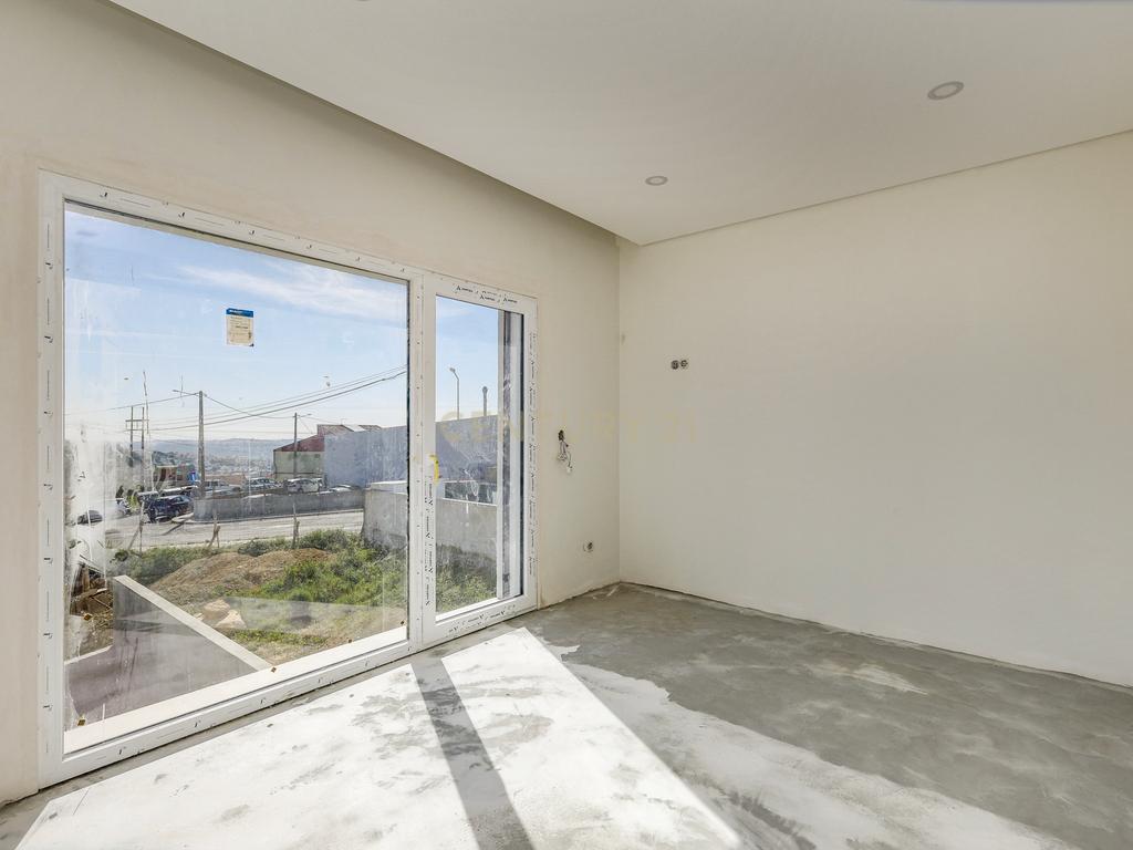 Moradia T4 com piscina em Caneças - Image 40