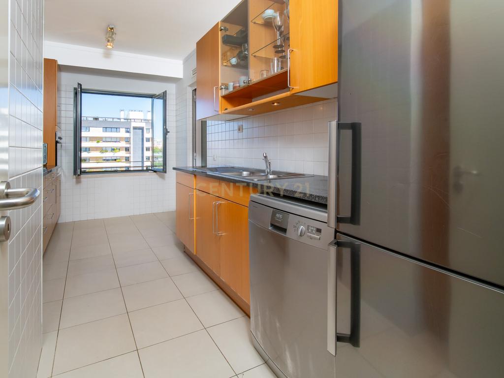 Apartamento T2 de Luxo Mobilado para arrendamento no Condomínio Pateo Central - Image 22