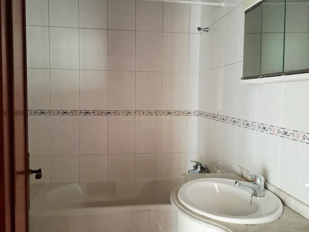 Apartamento T2 em Tomar - Image 8