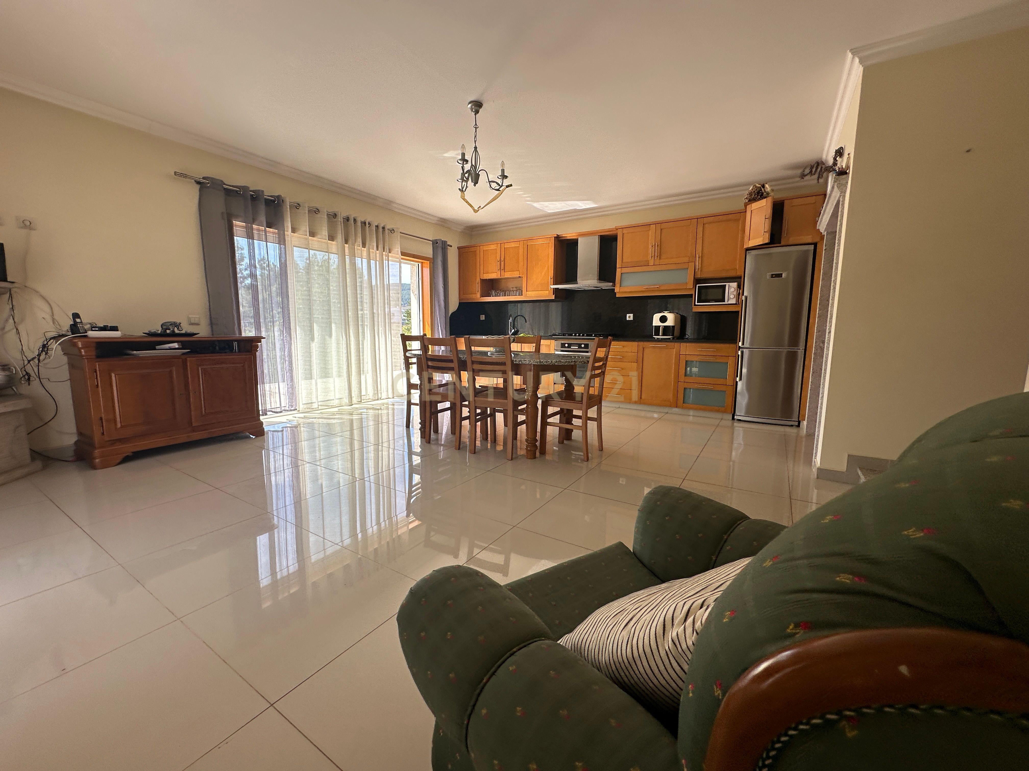 Fotografia 3 de Moradia Exclusiva em "Ilha" Privativa na Albufeira de Venda Nova – Gerês
