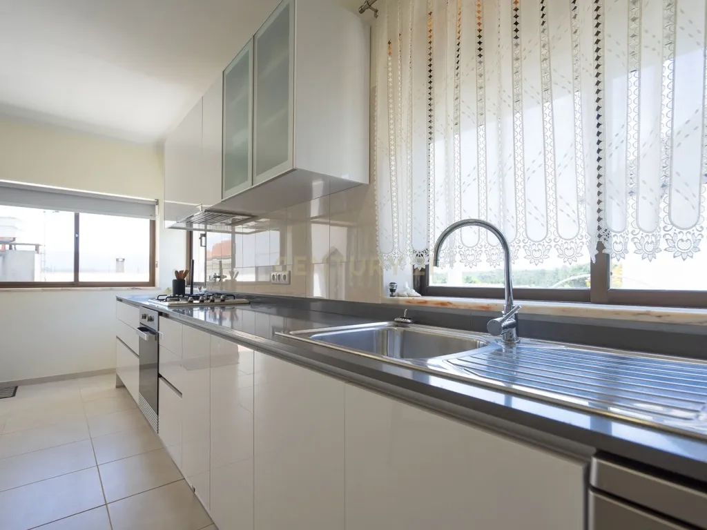 Moradia T3 com anexos e garagem para 3 carros – Canedo, Pampilhosa - Image 6