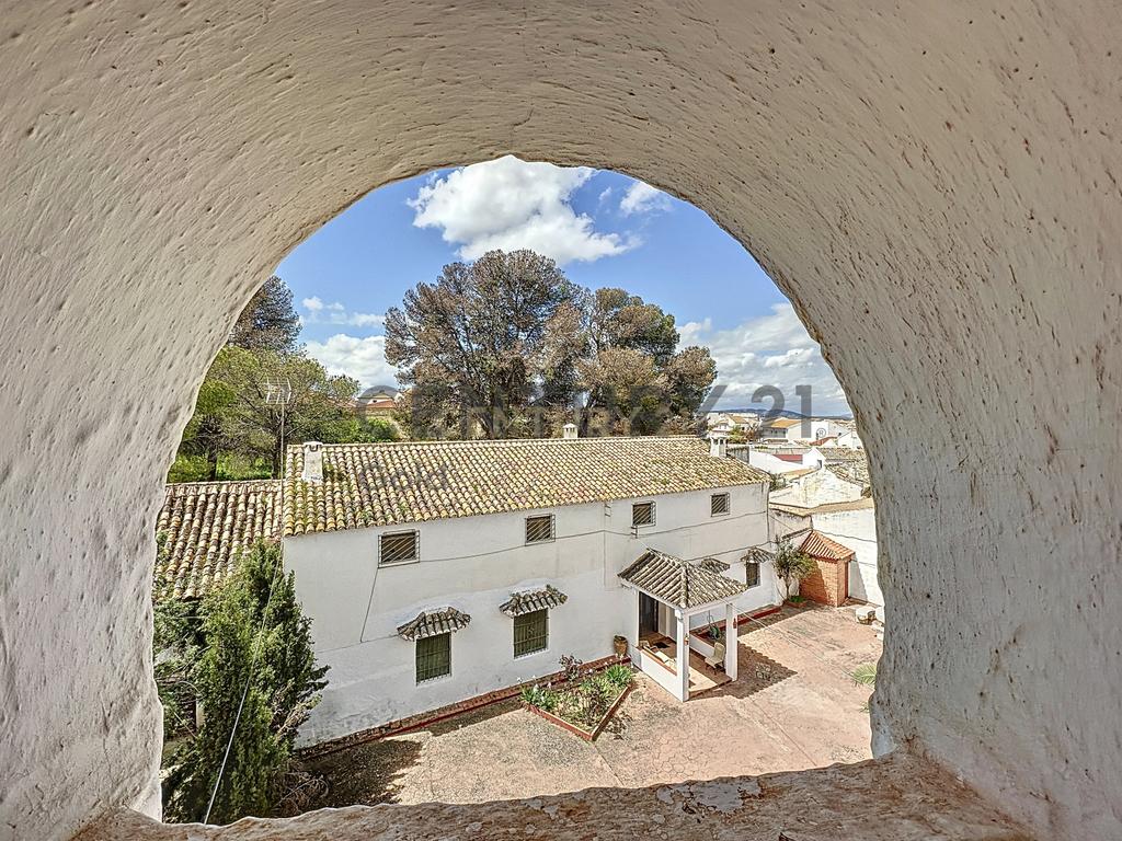 🏡 Encanto andaluz no coração da região: Casa histórica em Humilladero (Málaga) - Image 2