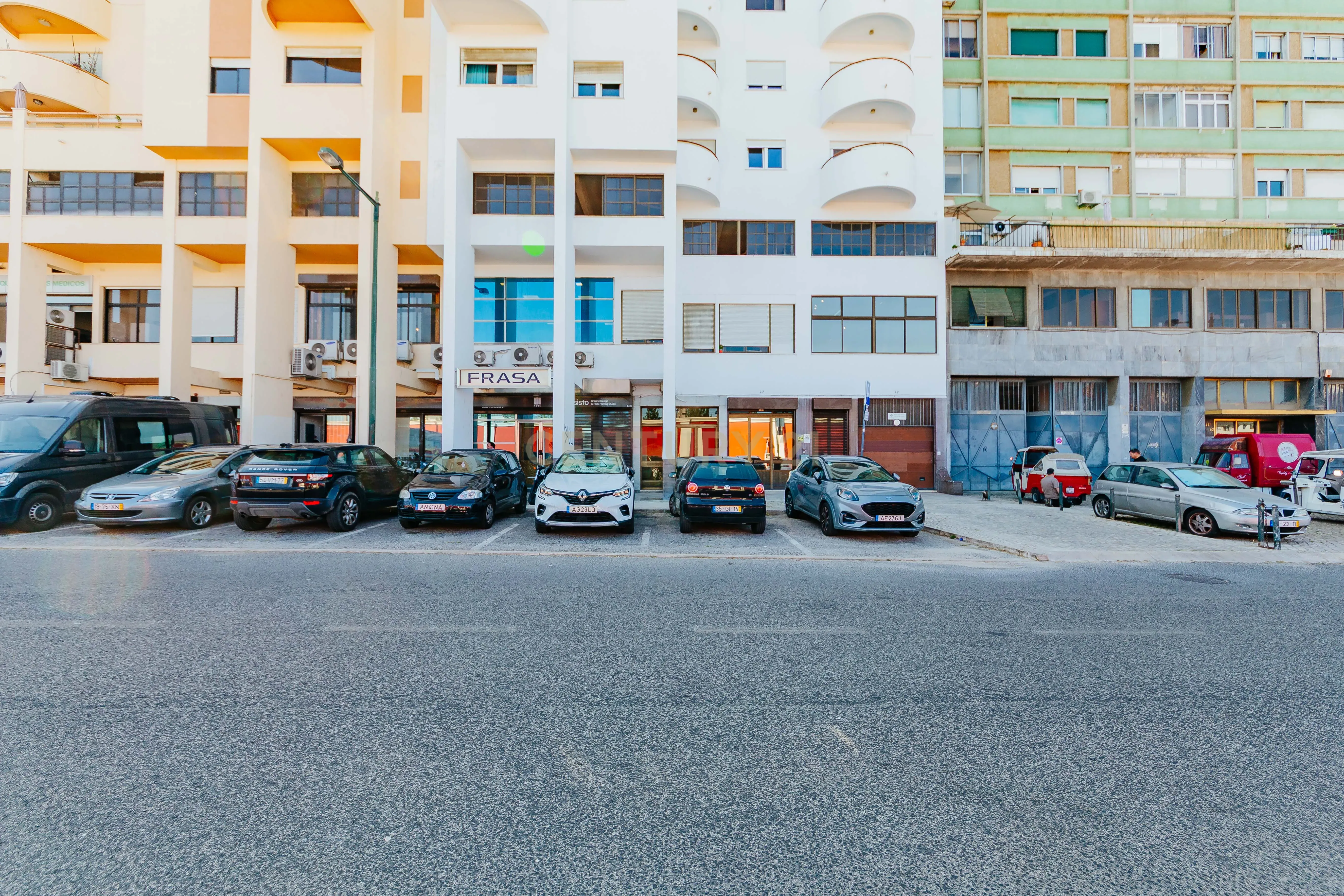 Apartamento T3 Renovado com Vista Rio em Santa Apolónia – Viva no Coração de Lisboa - Image 55
