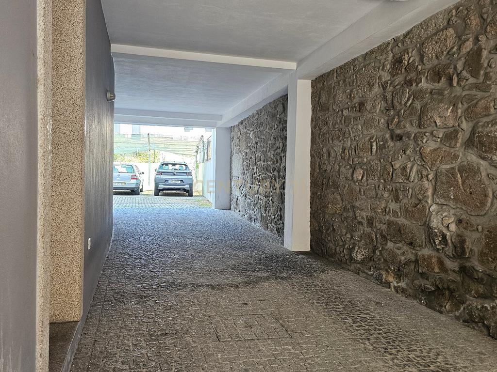Apartamento T2 garagem centro histórico Braga - Image 31