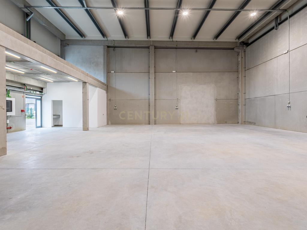 Armazém Industrial 300m² | Mezzanine, Logradouro e Acesso à A10 | Arruda dos Vinhos - Image 8