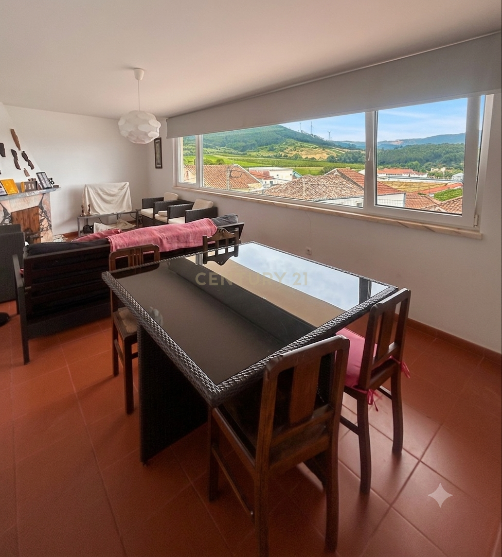 Moradia T3 à venda em Maxial e Monte Redondo, €296.000