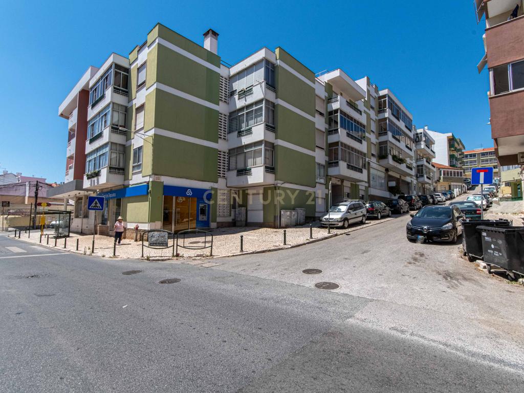 Apartamento T2 em Vialonga | Aproveitamento sótão - Image 4