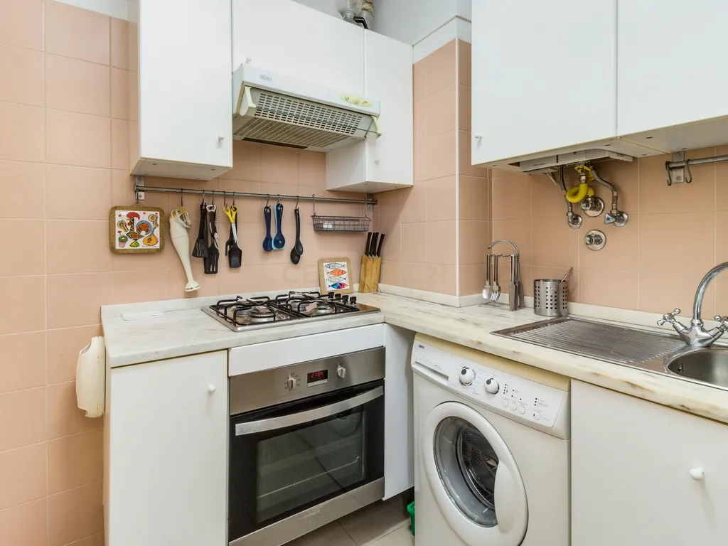 Apartamento T1 em Alfama para arrendamento - Image 18