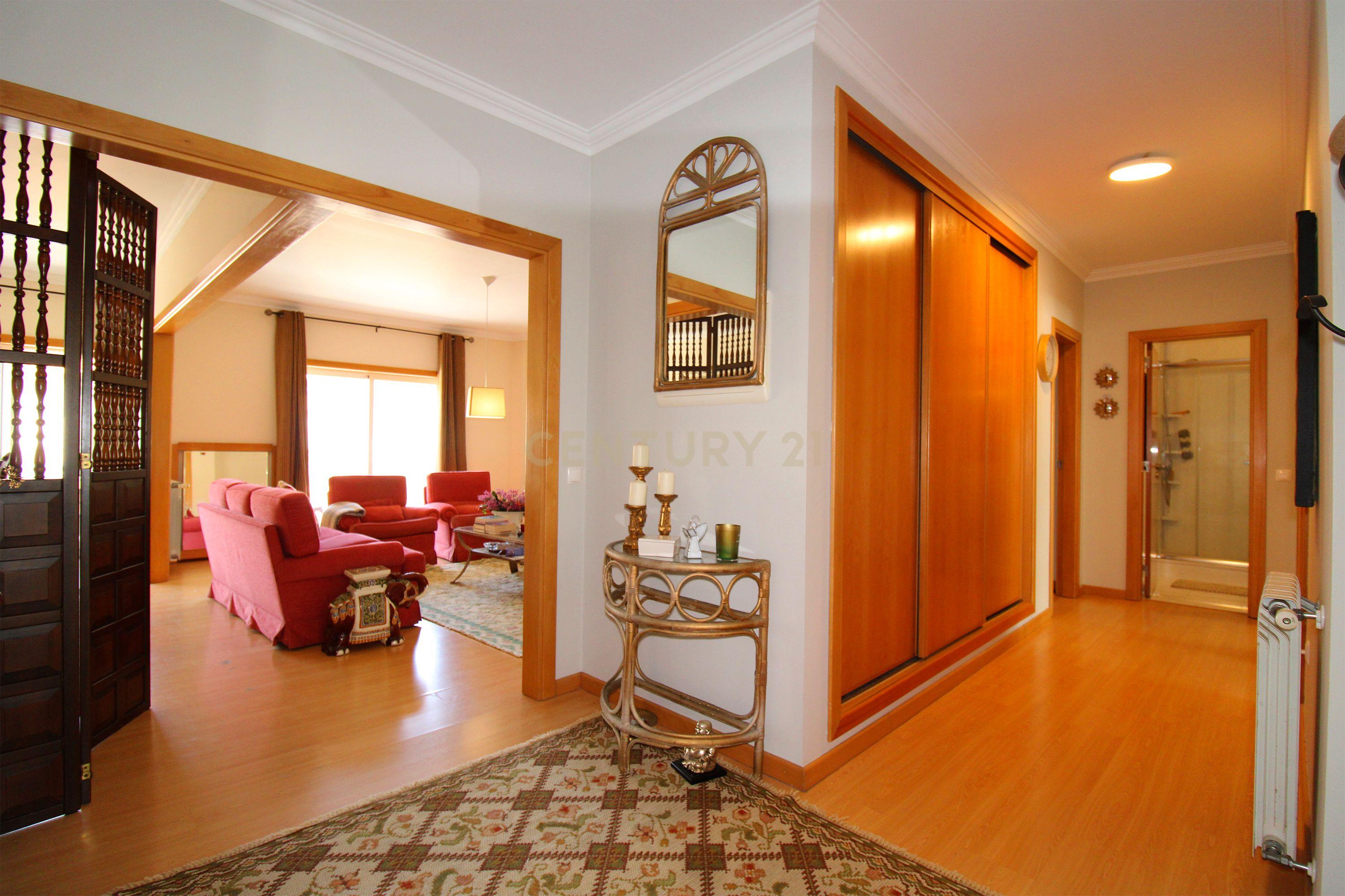 Fotografia 12 de Apartamento T4 com Parqueamento, nas Caldas da Rainha