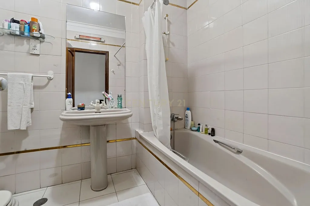 Apartamento Moderno em Campo Grande, Lisboa - 4 Quartos e Vista Panorâmica - Image 24