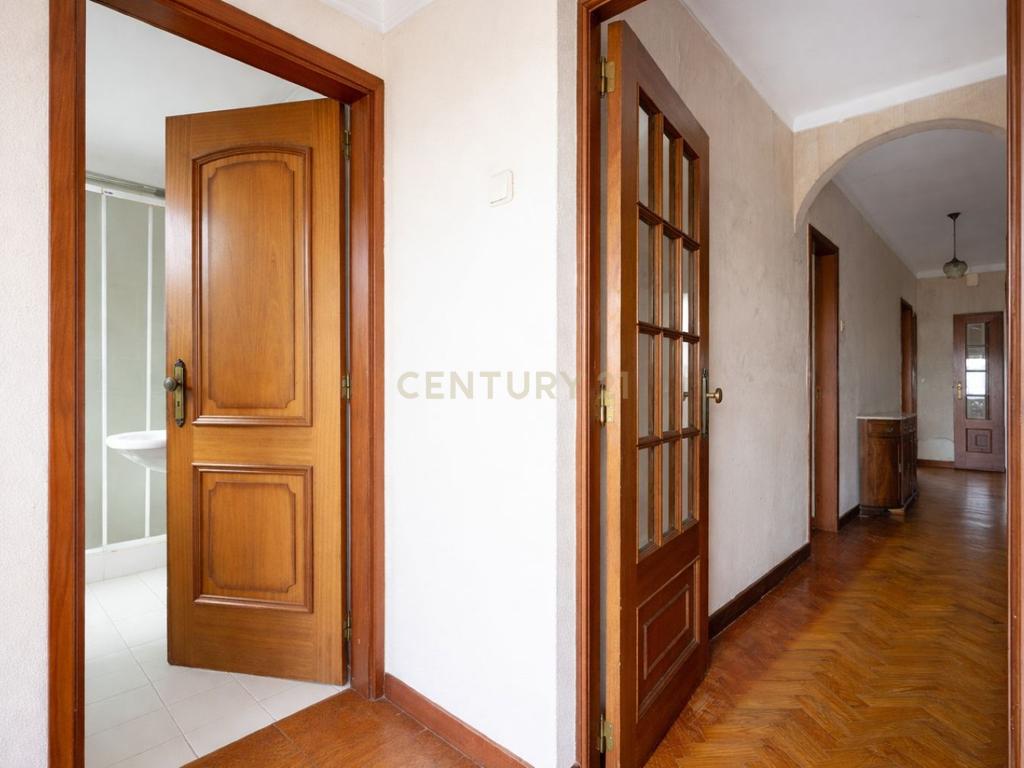 Excelente oportunidade de investimento no centro de São Martinho do Bispo, Coimbra. As referências C0289-01959 (moradia e terreno) e C0289-01957 (terreno) são vendidas em conjunto. - Image 31