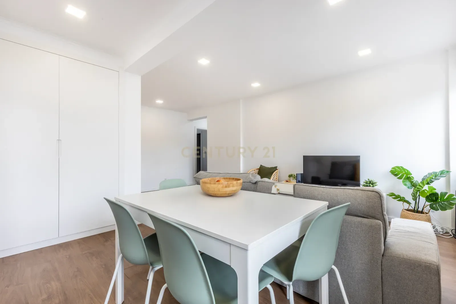 Apartamento T3 Totalmente Renovado com Excelente Localização em Lisboa - Image 5