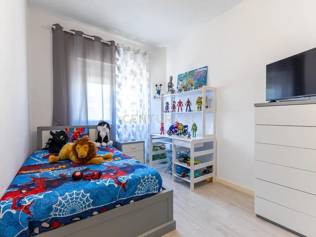 Apartamento Renovado com Vista Mar em Setúbal - Image 23