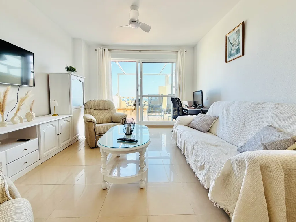 2 quartos | 2 casas de banho | Terraço com vistas para o mar, o golfe e os pores do sol - Image 16