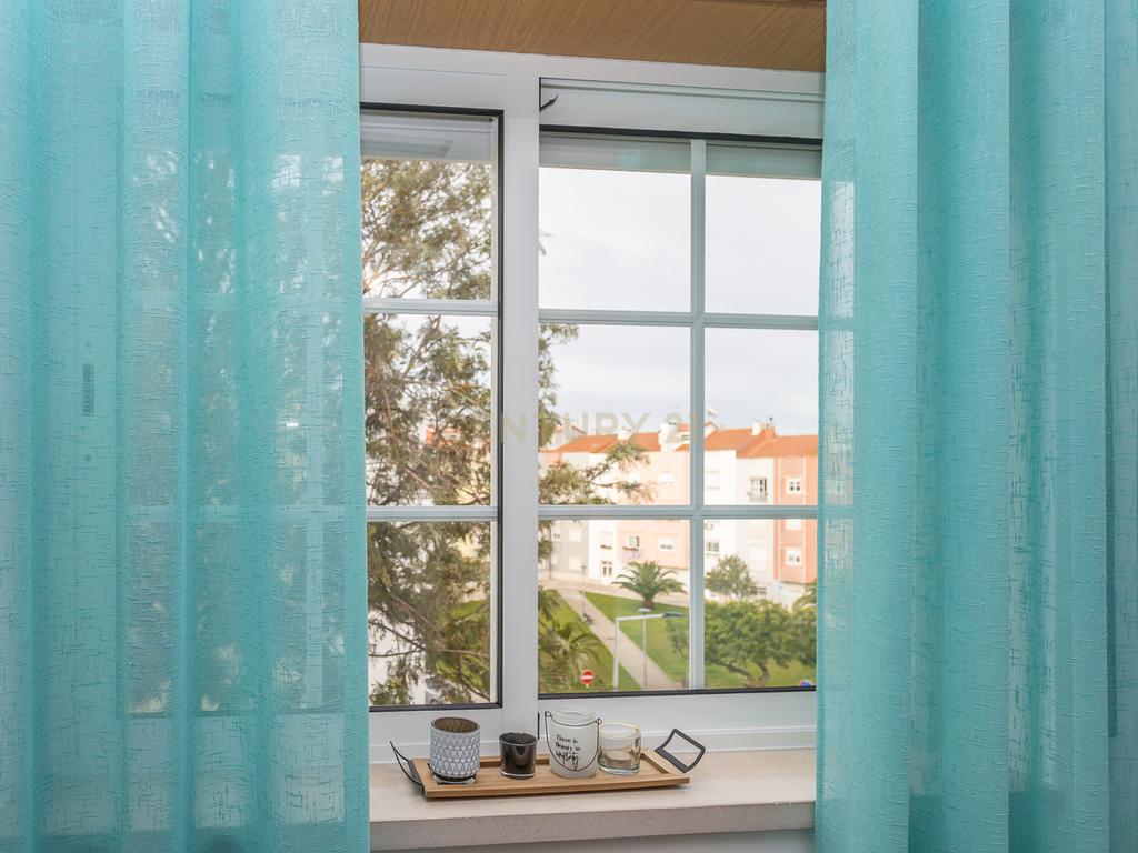 Apartamento T4 c/Arrecadação - Torre da Marinha - Image 25