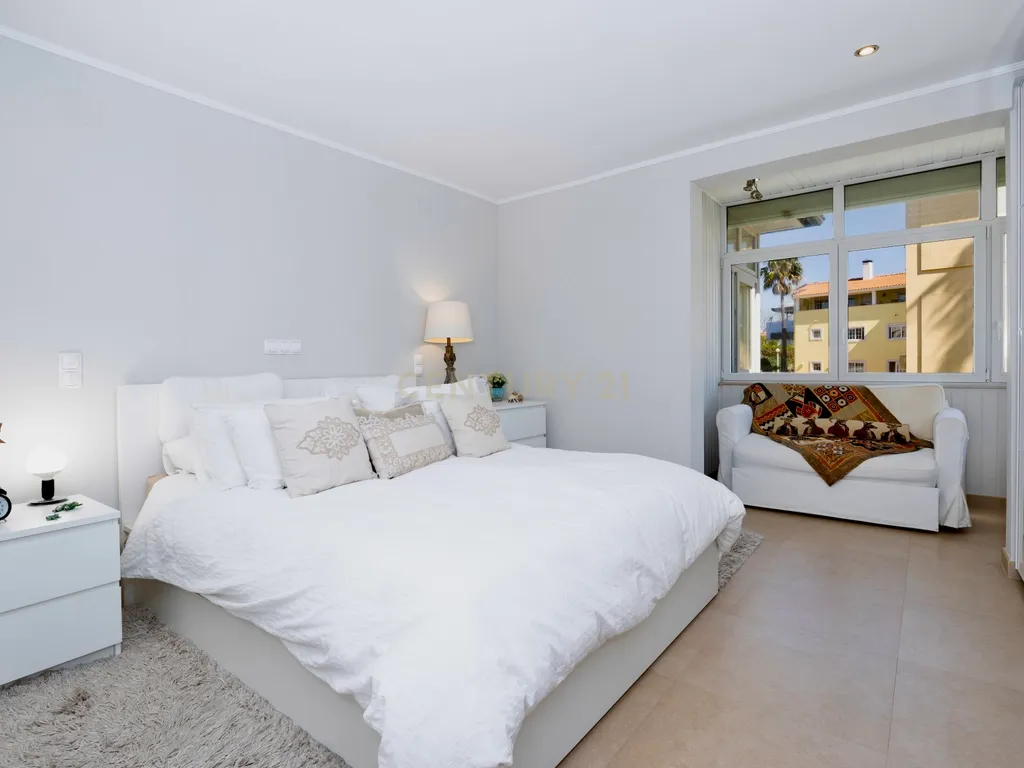 Apartamento T2 em Cascais com Vista para a Cidade - Image 11