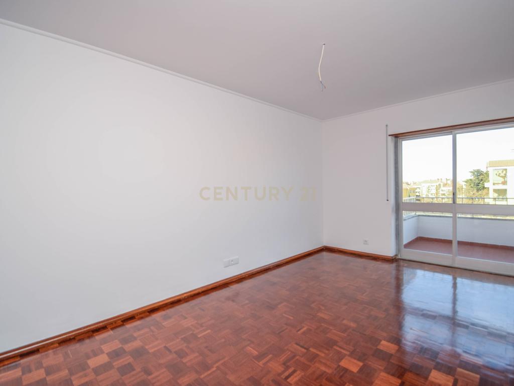 Apartamento T3 com Vista Mar, em São João do Estoril - Image 14