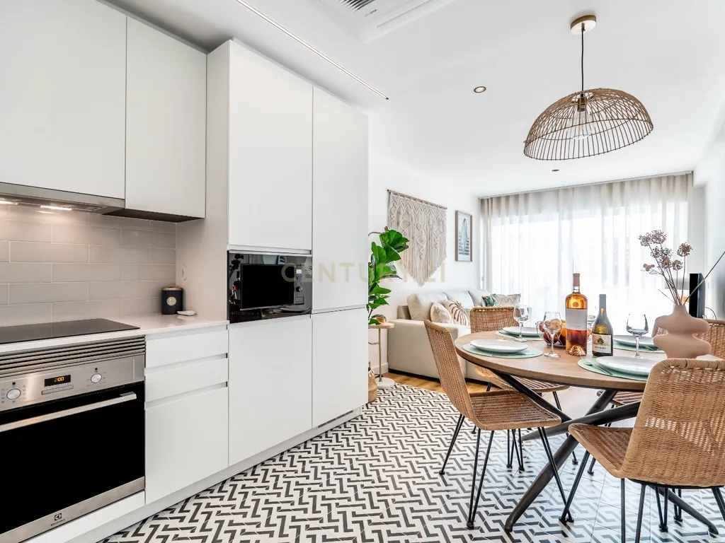 Apartamento T1 Renovado no Centro Histórico de Albufeira, a 100 metros da Praia - Image 3
