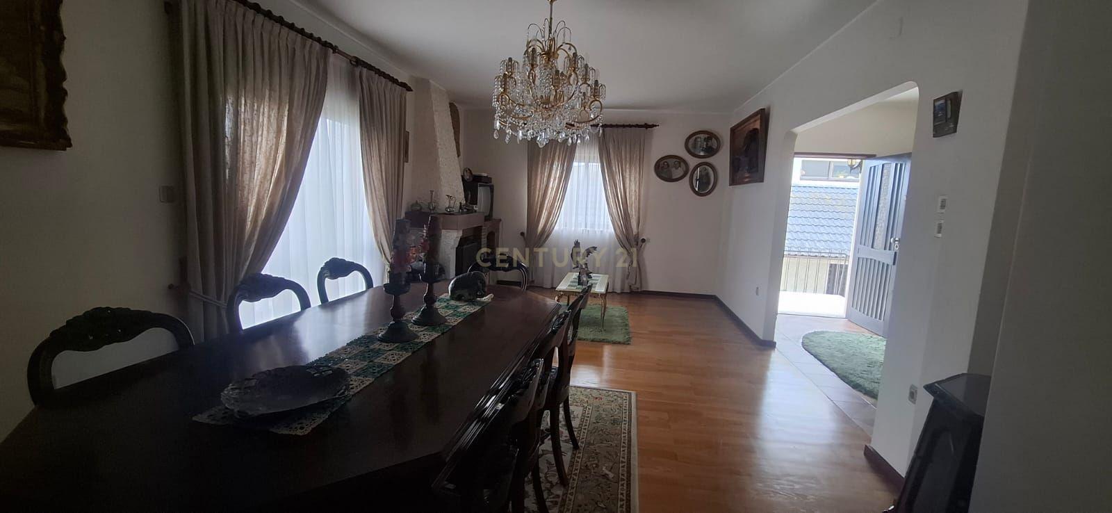 Fotografia 11 de MORADIA DE TRÊS PISOS, QUATRO FRENTES E UMA ÓTIMA ZONA EXTERIOR GIESTEIRA / PÓVOA DE VARZIM